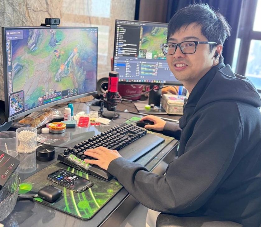 丁特被告妨害名譽,但傳票中特別註明需攜帶飲料店金卡。(圖/翻攝丁特臉書)